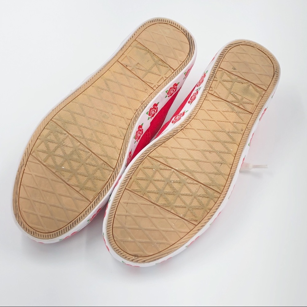❤️ Forever21 Red Low Top Rose  print Canvas Sneakers - Picture 7 of 8